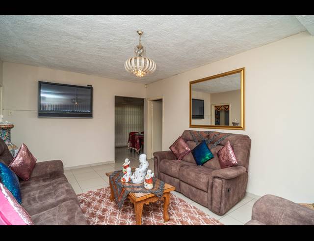 4 BEDROOM HOUSE FOR SALE IN SYDENHAM